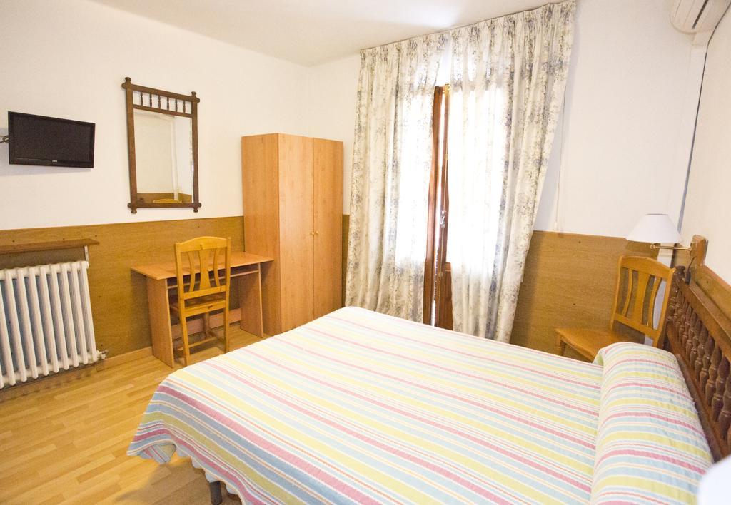 Hostal Lizana 우에스카 외부 사진